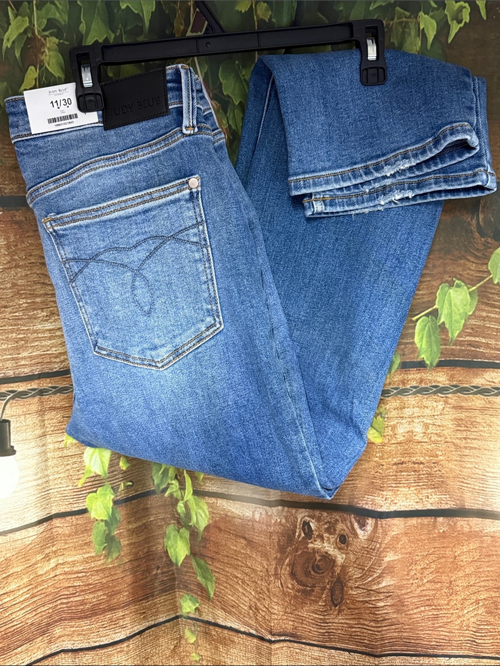 🆕Women’s Judy Blue Jeans - Classic Midwash Denim